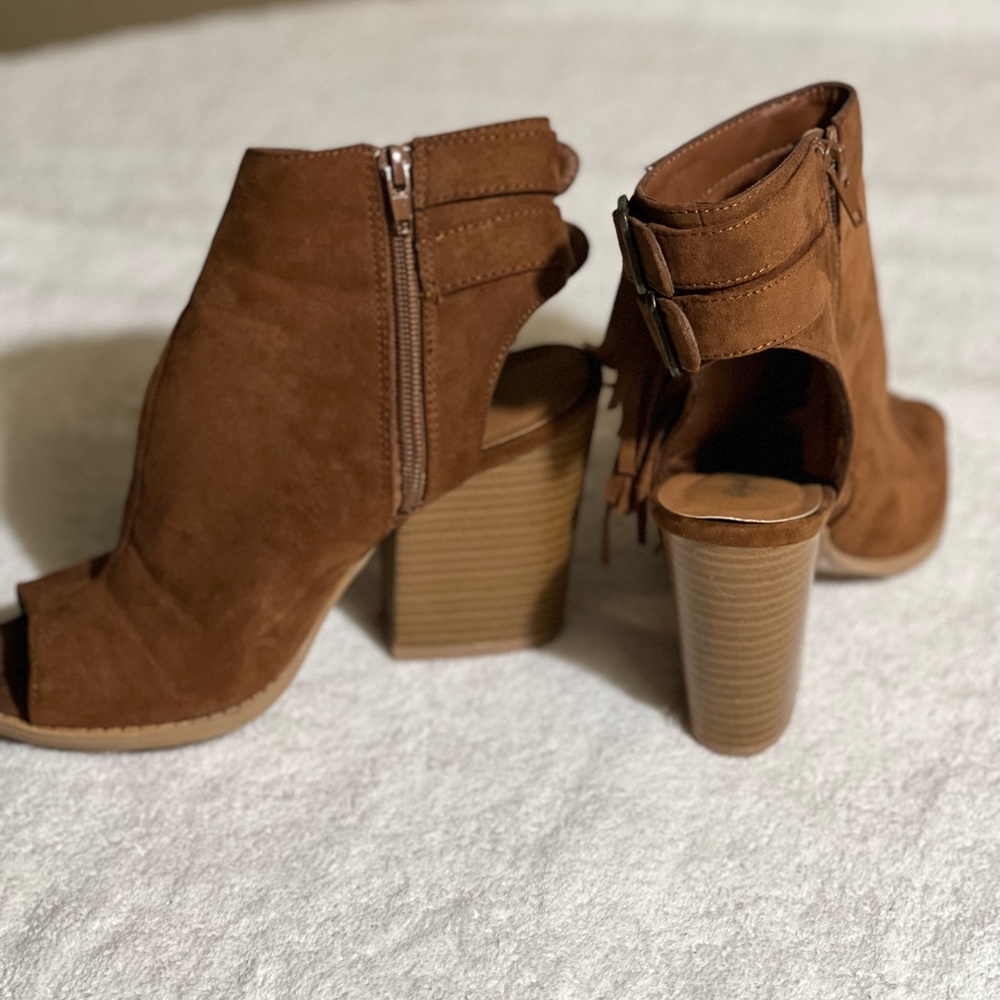 Women Fringe 3” heel sandals